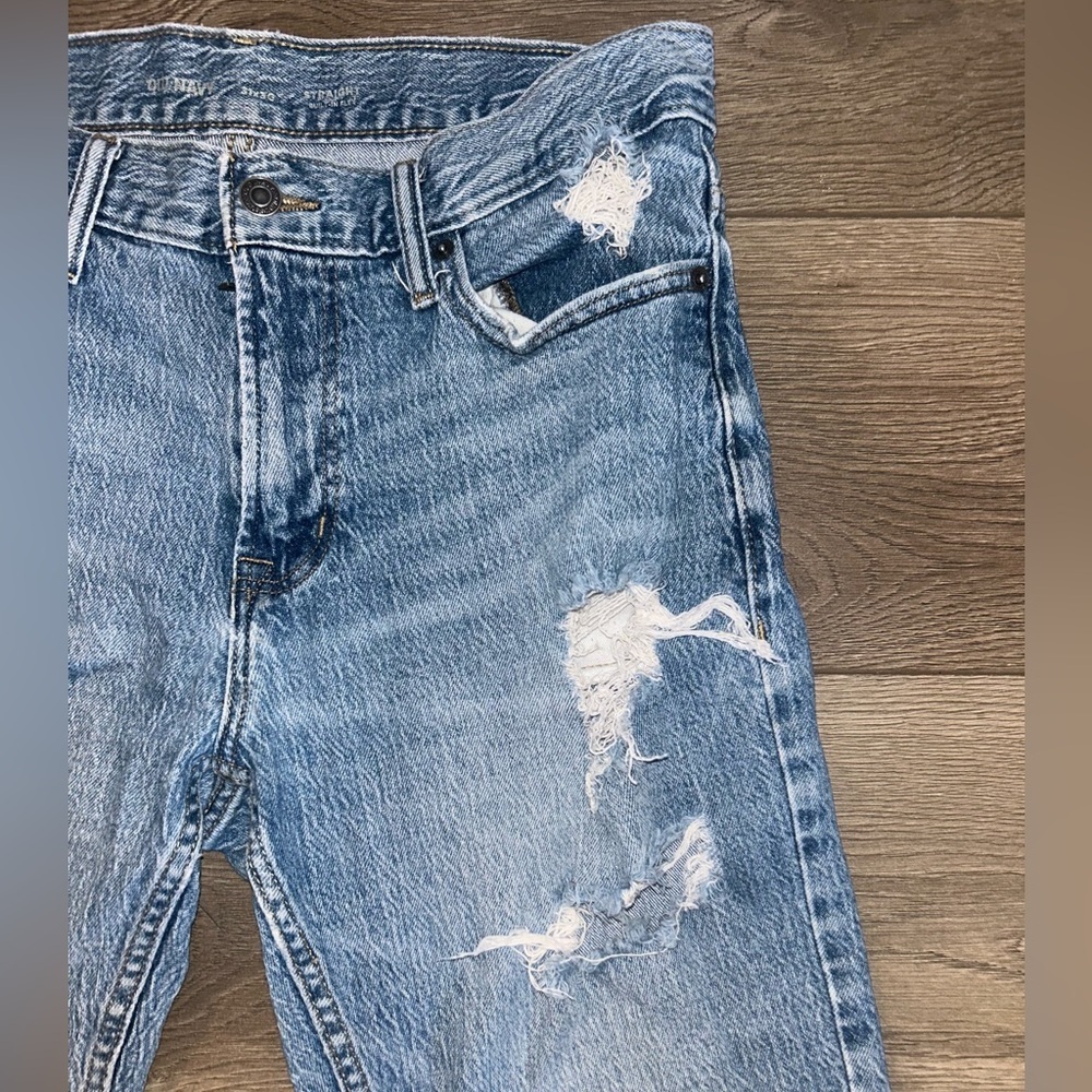 Old Navy Women's Distressed Light Blue Jeans Size 31/30 - Picture 3 of 7